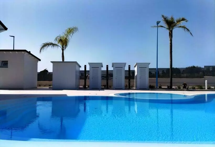 Icaro Residence Apartments With A Beautiful Pool