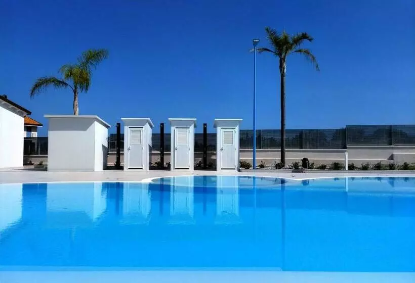 Icaro Residence Apartments With A Beautiful Pool