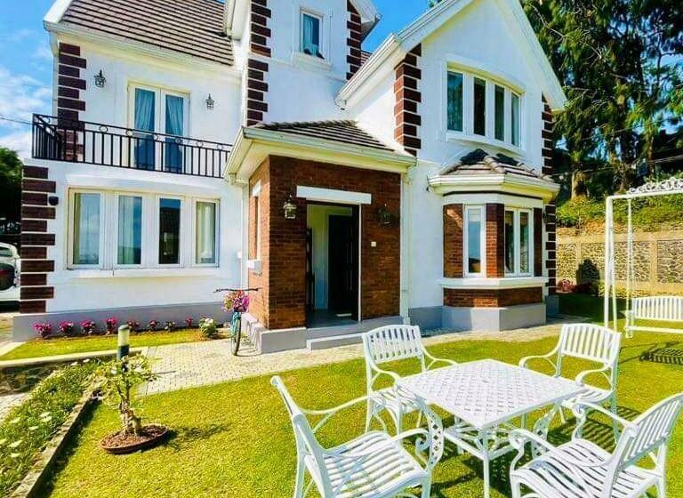 פנסיון Little England By Regus