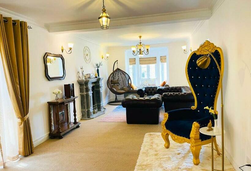 פנסיון Little England By Regus