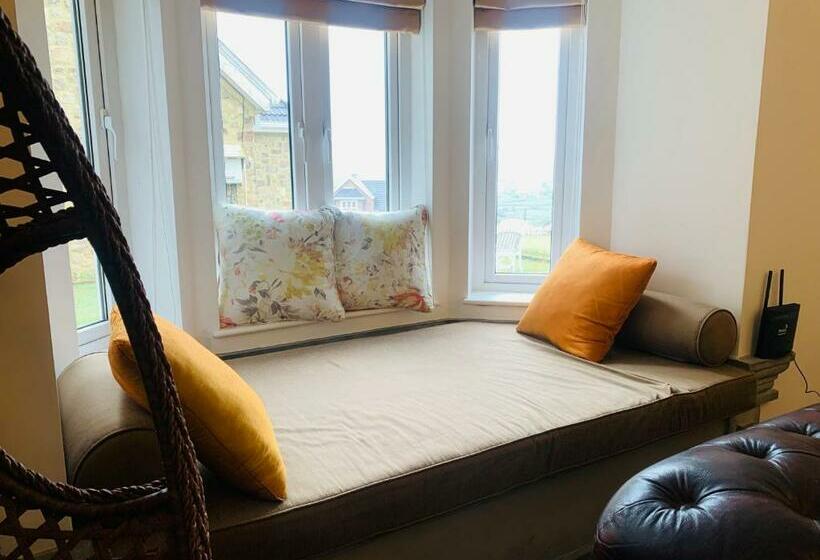 פנסיון Little England By Regus