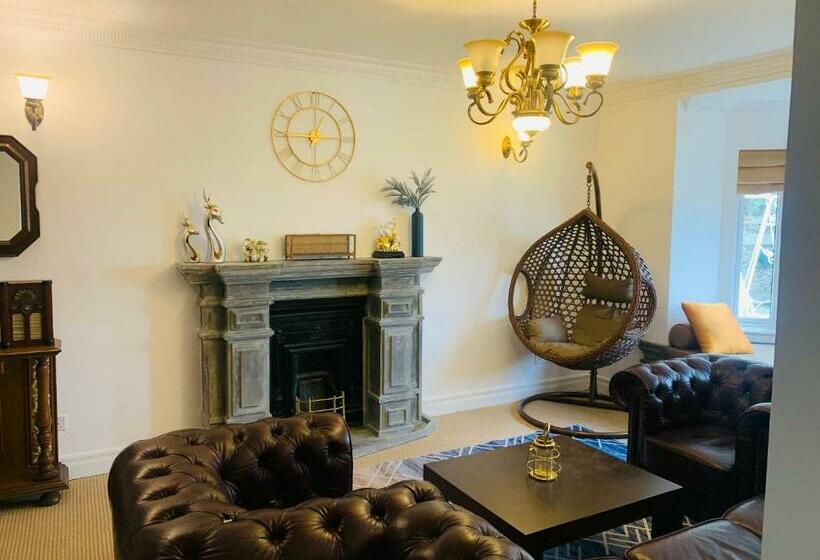 פנסיון Little England By Regus