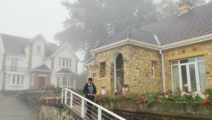 פנסיון Little England By Regus