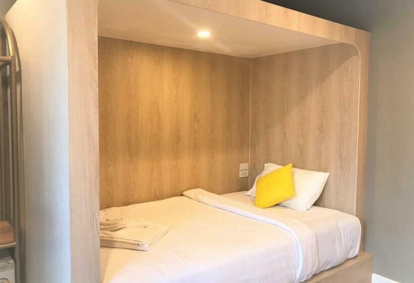 住宿加早餐  La La Moon Krabi Poshtel N  Pool