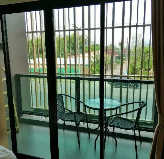 تختخواب و صبحانه La La Moon Krabi Poshtel N Pool