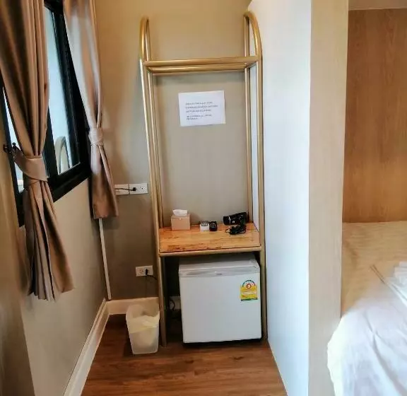تختخواب و صبحانه La La Moon Krabi Poshtel N Pool