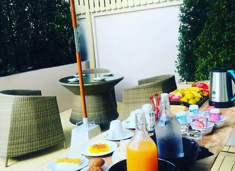 تختخواب و صبحانه La La Moon Krabi Poshtel N Pool