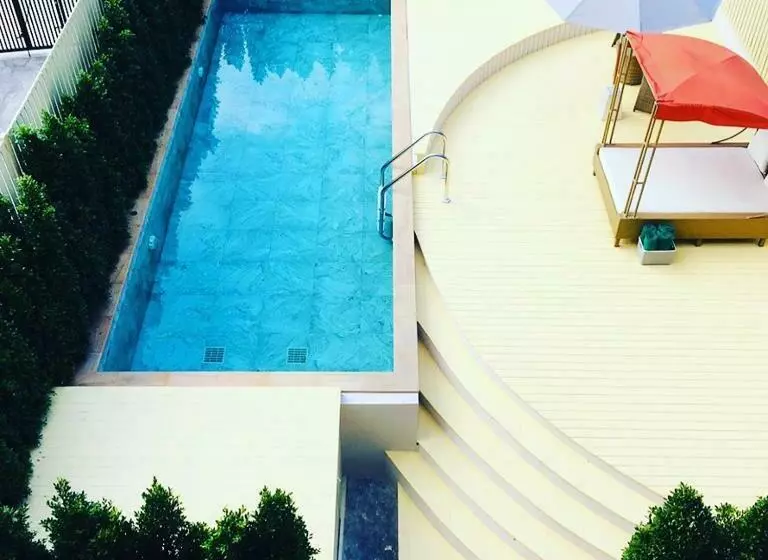 تختخواب و صبحانه La La Moon Krabi Poshtel N Pool