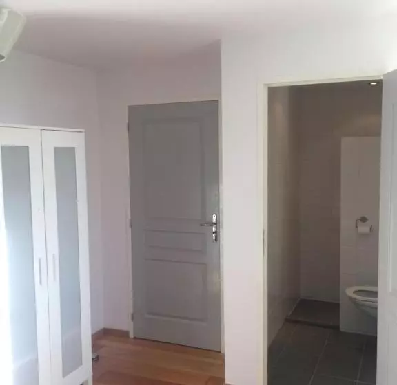 Aamiaismajoitus (B&B) Le Dragon Dans Les Buis