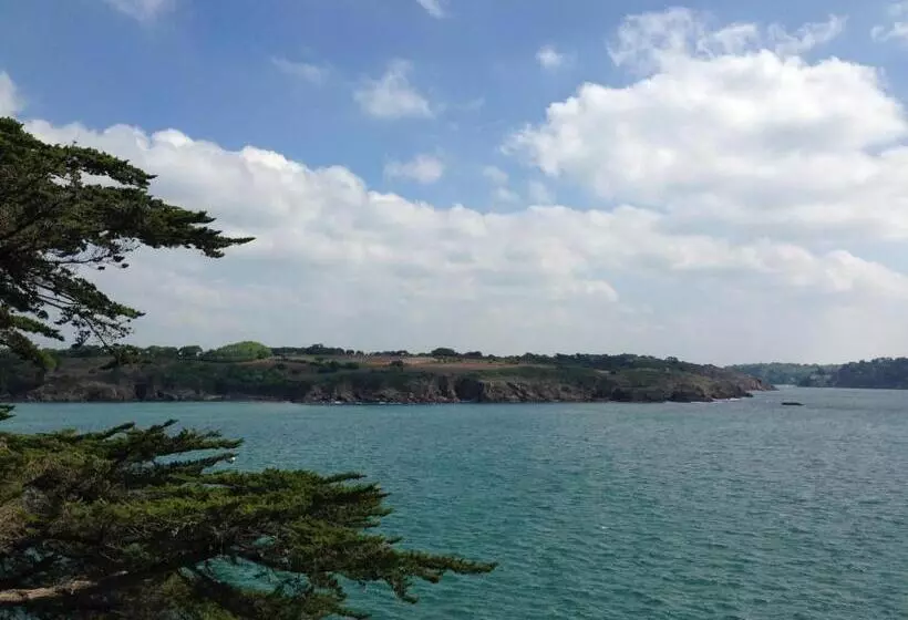 Aamiaismajoitus (B&B) Maison Castel Braz