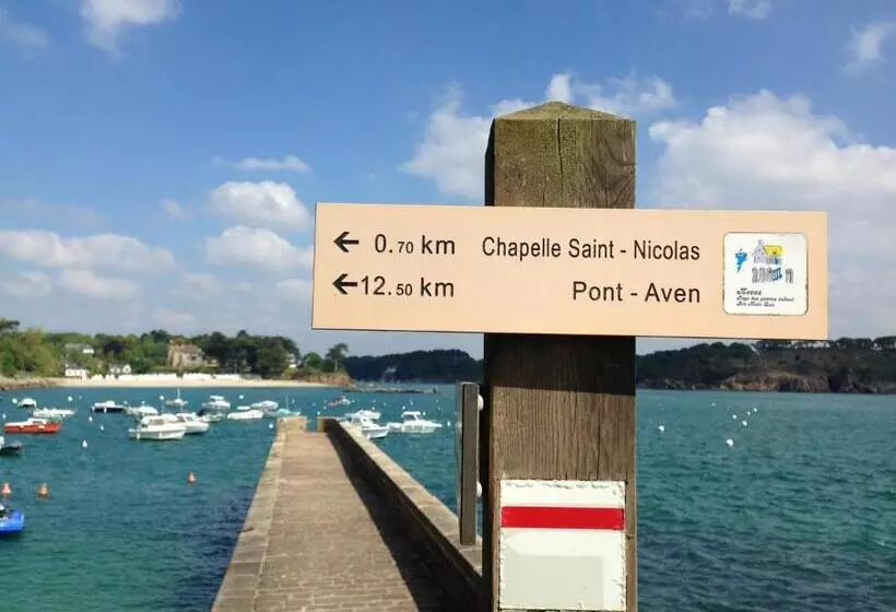 Aamiaismajoitus (B&B) Maison Castel Braz