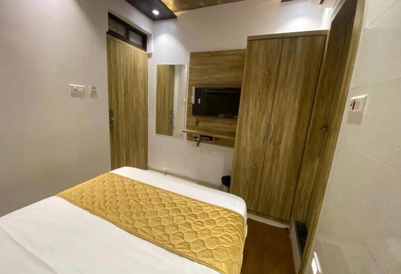 Hotel Pearl S Bkc Inn Near Trade Centre, Visa Consulate