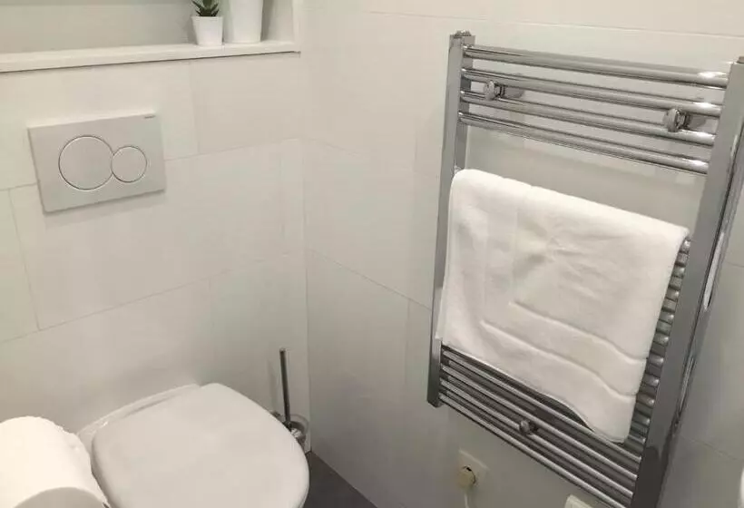 پانسیون Antwerp Town House Accommodations