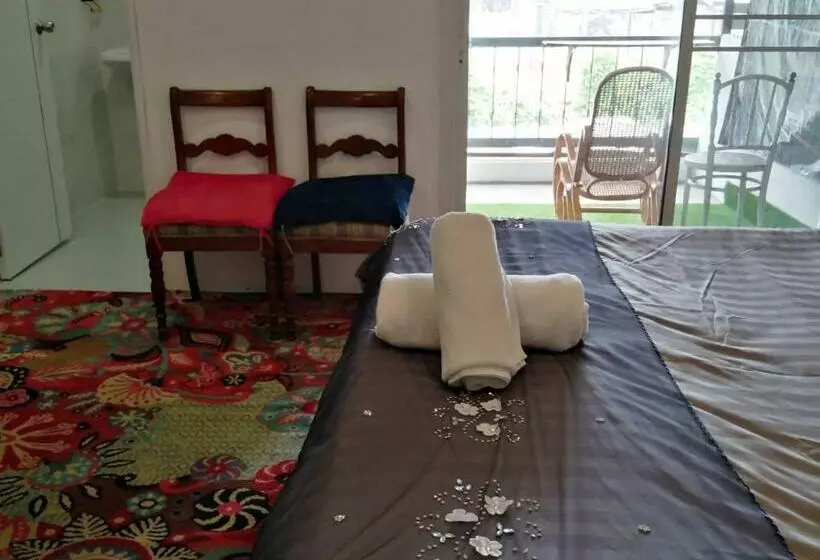 پانسیون Promphet House