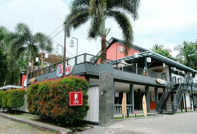Resort Hau Beach Batukaras