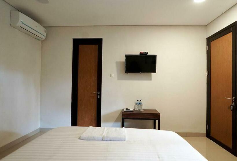 Resort Hau Beach Batukaras