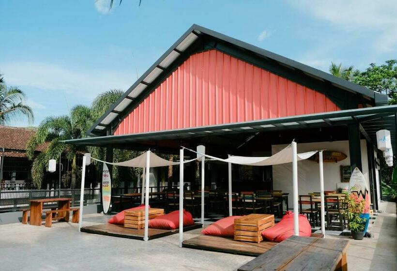 Resort Hau Beach Batukaras