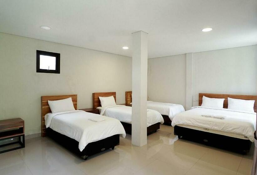 Resort Hau Beach Batukaras