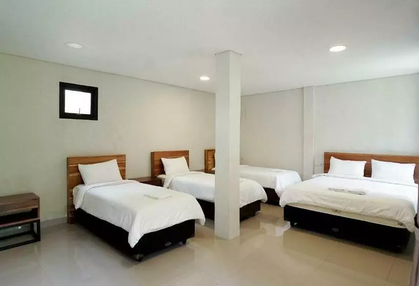 Resort Hau Beach Batukaras