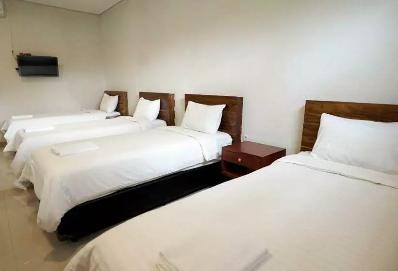 Resort Hau Beach Batukaras