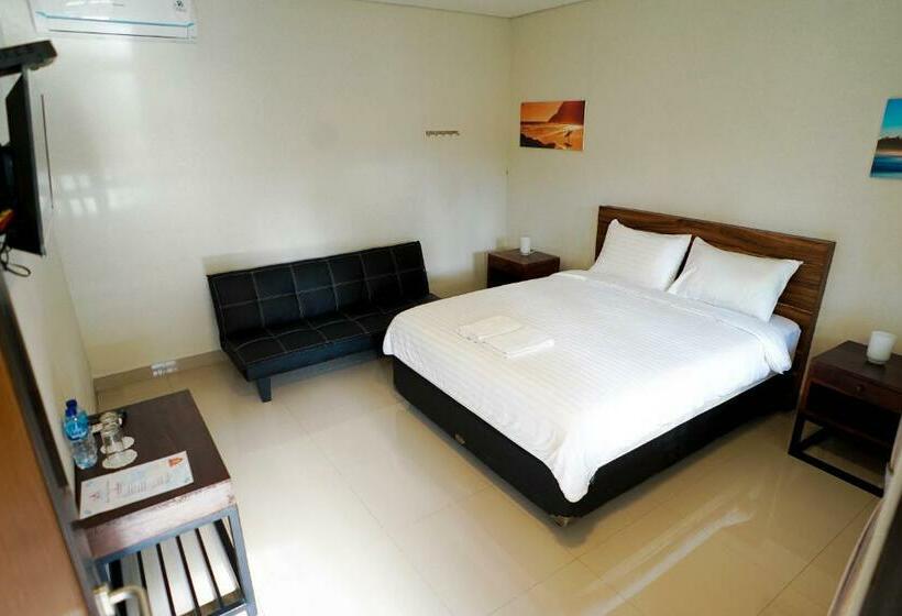 Resort Hau Beach Batukaras