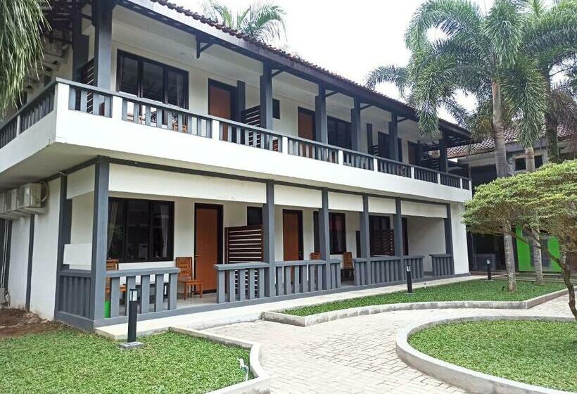 Resort Hau Beach Batukaras