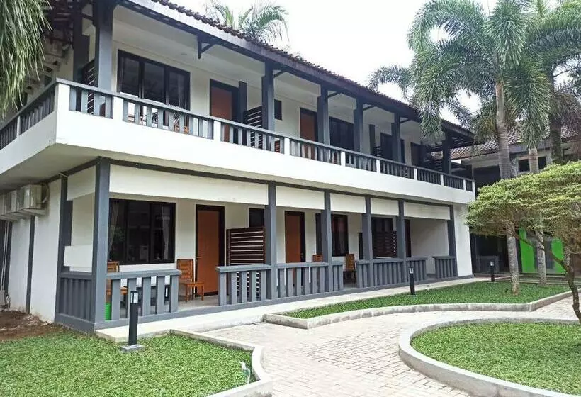 Resort Hau Beach Batukaras