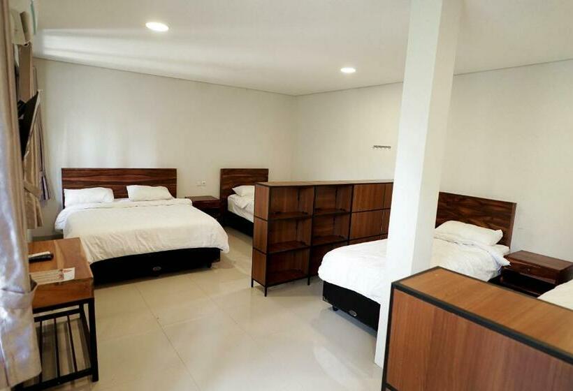 Resort Hau Beach Batukaras