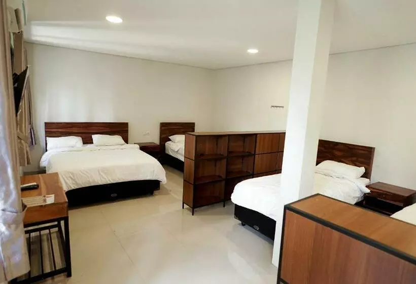 Resort Hau Beach Batukaras