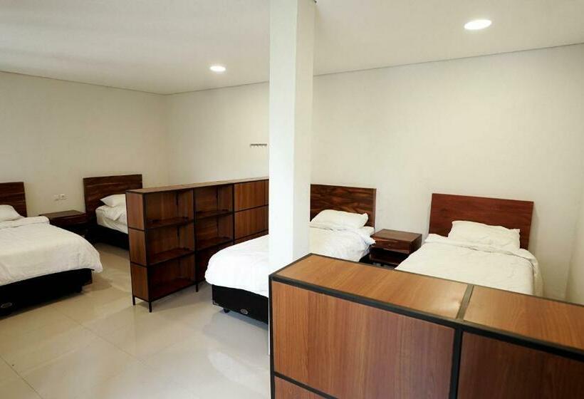 Resort Hau Beach Batukaras