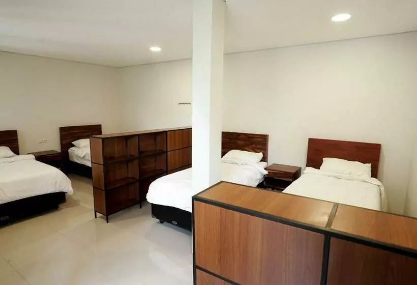 Resort Hau Beach Batukaras