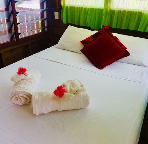 تختخواب و صبحانه Apaula Heights Lounge