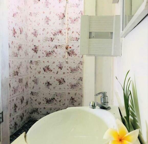 تختخواب و صبحانه Apaula Heights Lounge