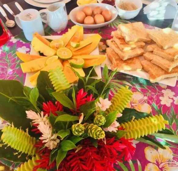 تختخواب و صبحانه Apaula Heights Lounge