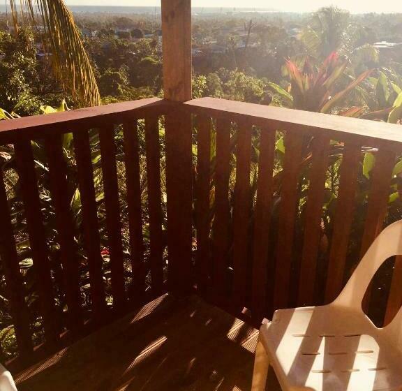 تختخواب و صبحانه Apaula Heights Lounge