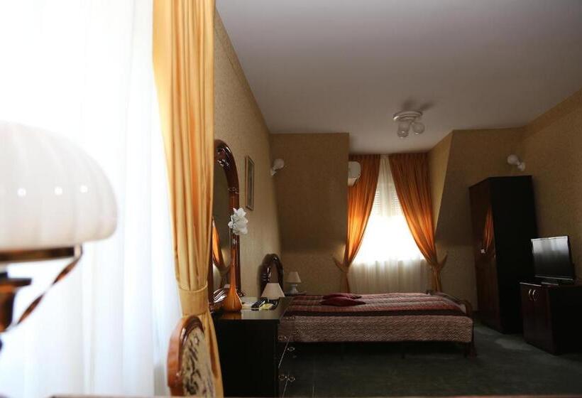 هتل Pensiunea Empire