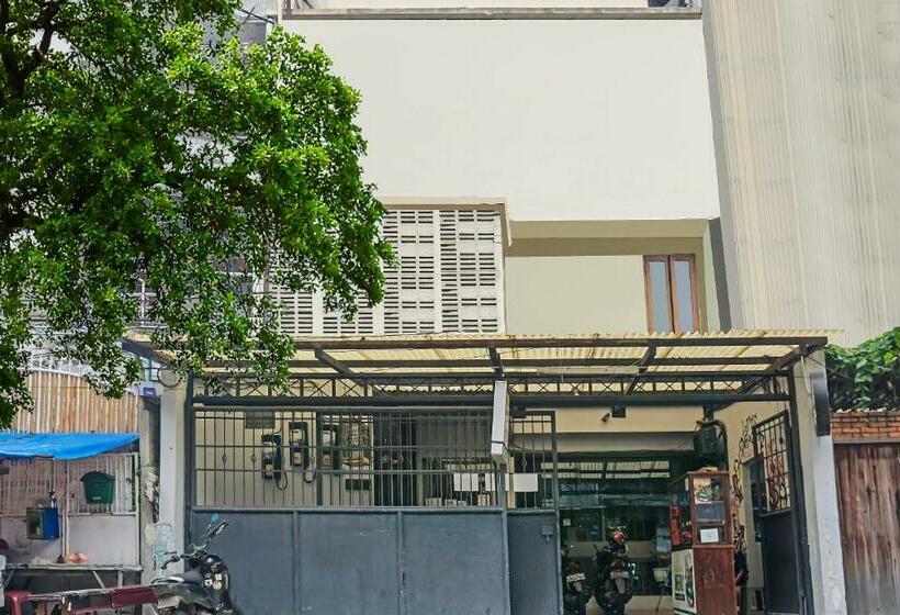 Hotel Spot On 91821 The Packer Lodge Jakarta