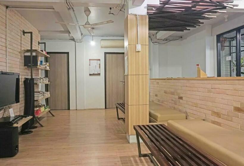 Hotel Spot On 91821 The Packer Lodge Jakarta