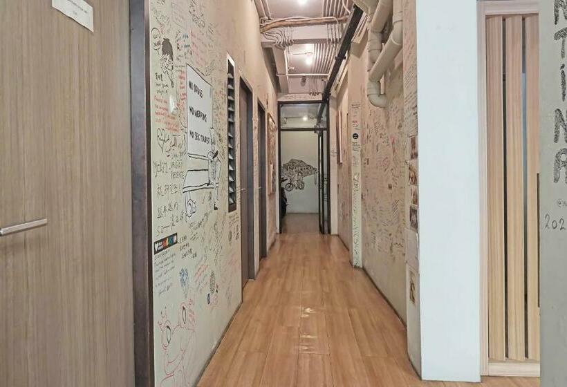 Hotel Spot On 91821 The Packer Lodge Jakarta