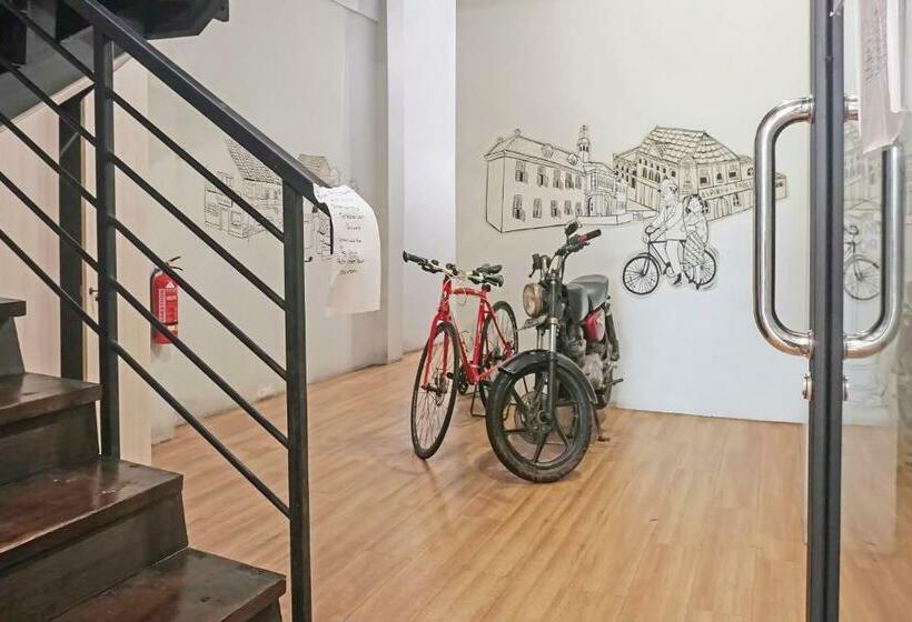 Hotel Spot On 91821 The Packer Lodge Jakarta