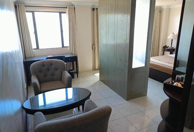 בית מלון כפרי Tavern Surigao