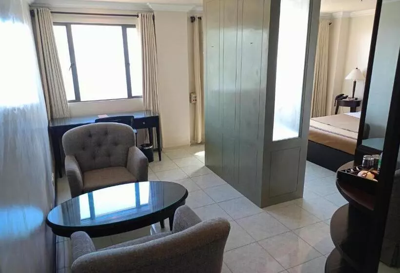 ホテル Tavern Surigao