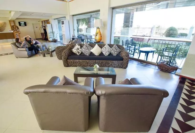 ホテル Tavern Surigao