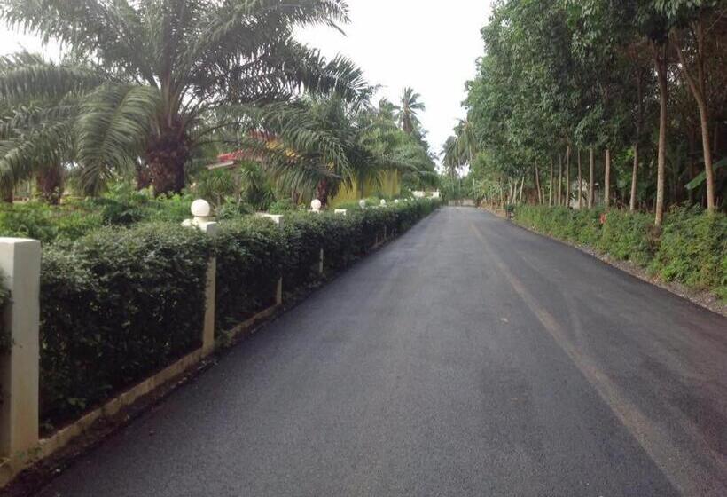 Baan Suan Nam Resort