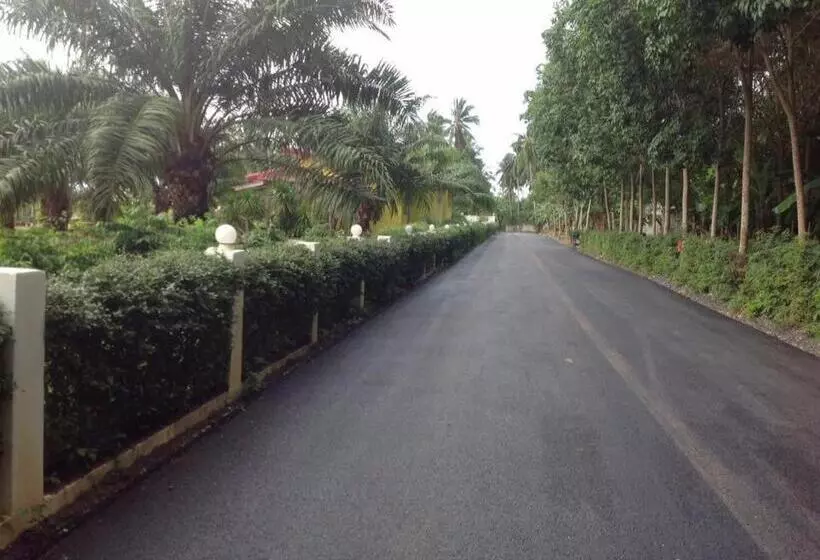 Baan Suan Nam Resort