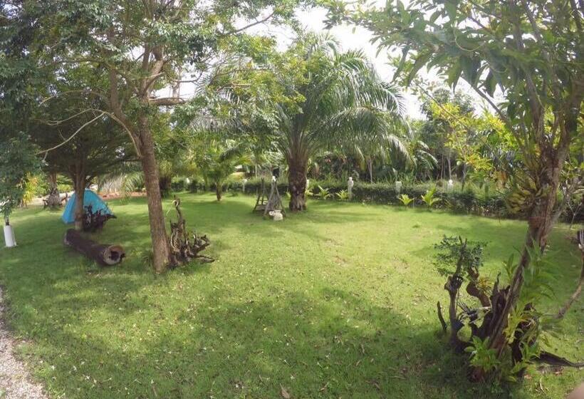 Baan Suan Nam Resort