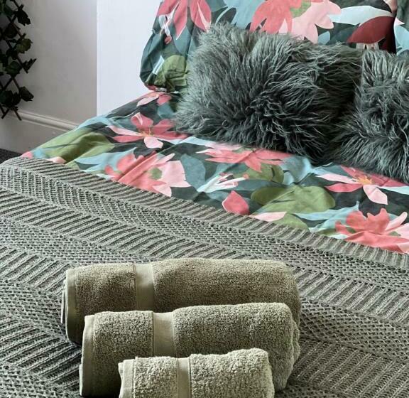 Aamiaismajoitus (B&B) Newsham Lodge   New Designer Rooms In Liverpool L6