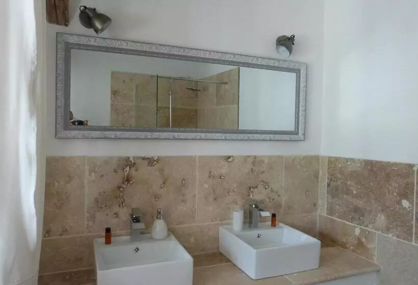 Aamiaismajoitus (B&B) Chambres D Hotes Le Plassalou