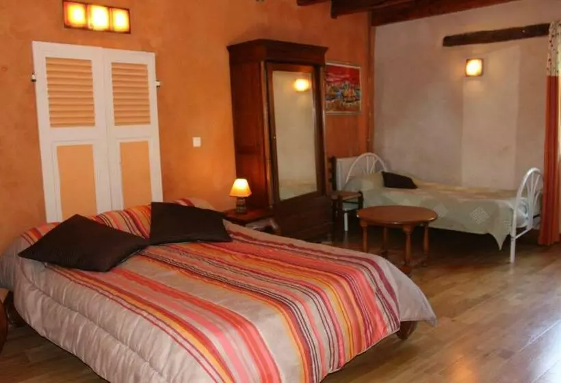 ベッドアンドブレックファースト Les Indrins