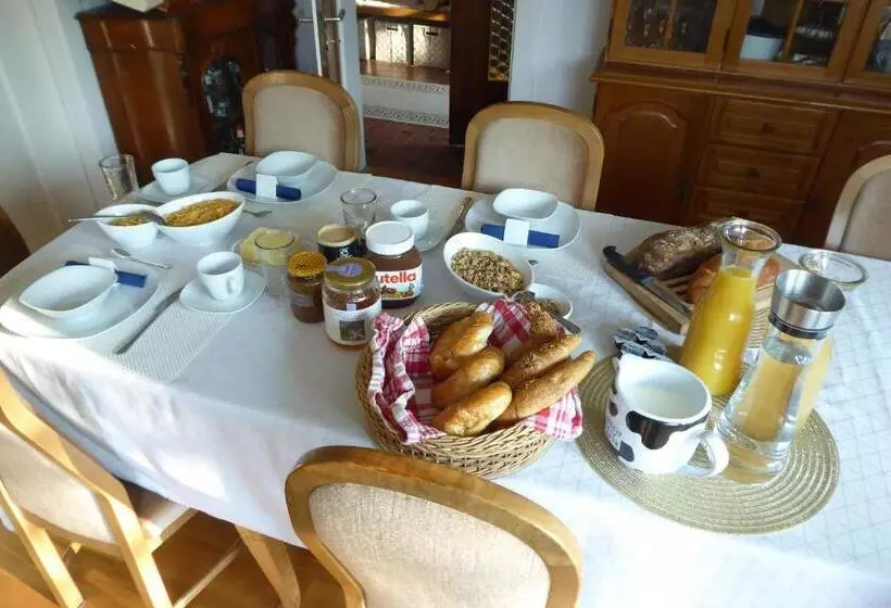 Majatalo Guntli’s Family Guesthouse